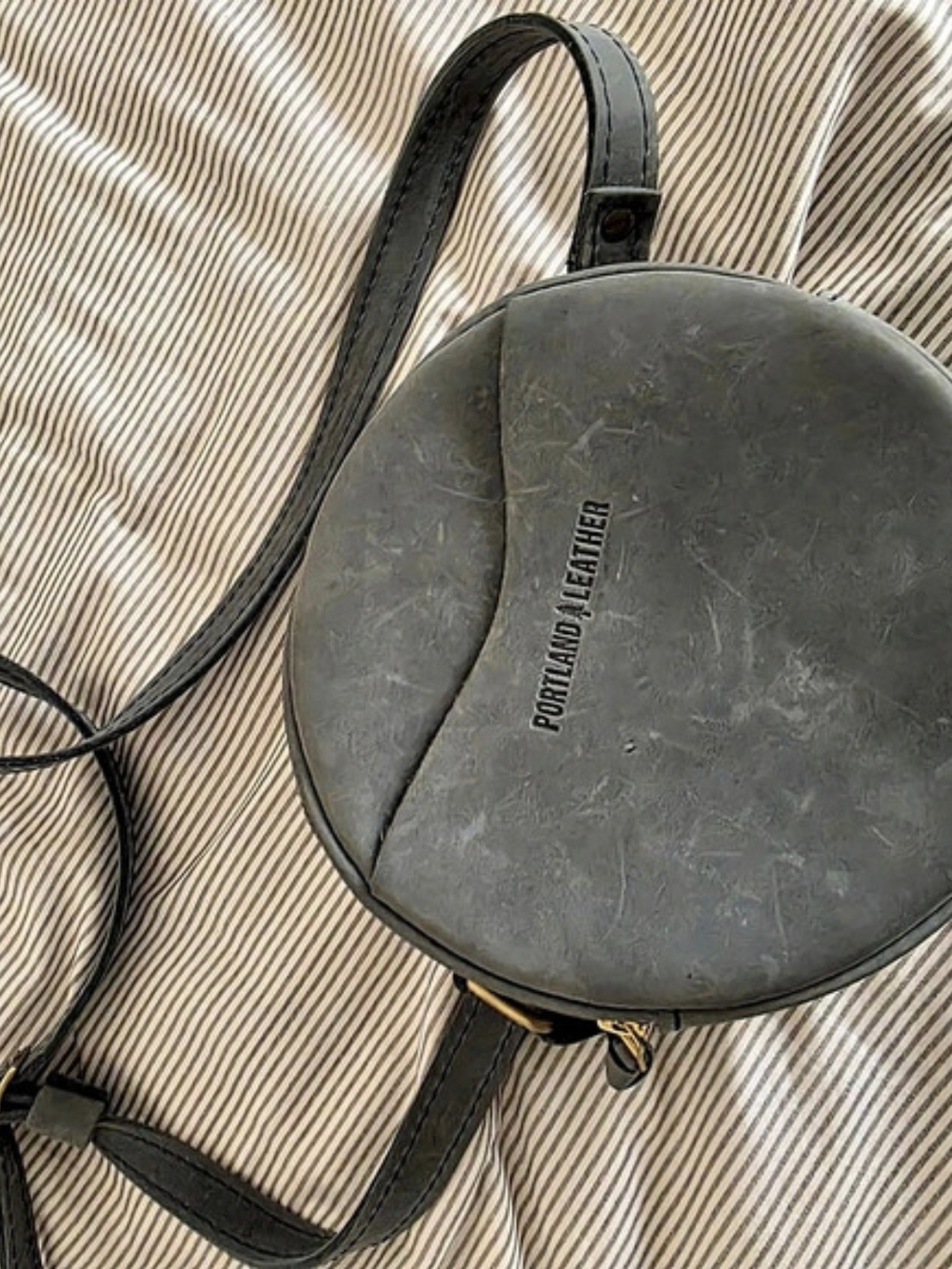 PORTLAND LEATHER Round Crossbody Bag in Gray